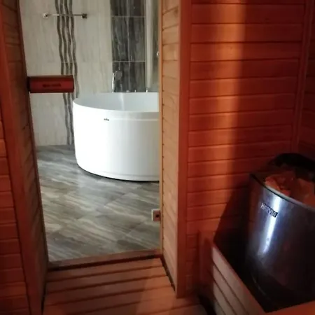 Muestakil, Oezel Havuzlu, Jakuzi Ve Saunali Villa