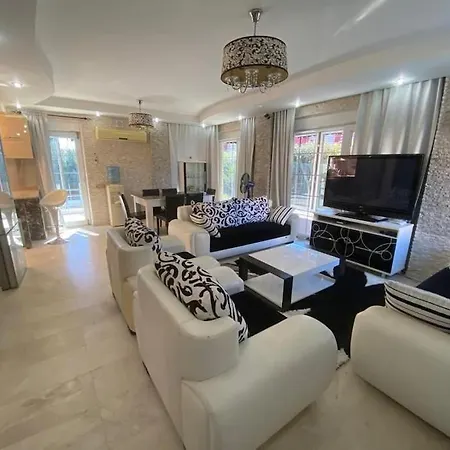 Muestakil, Oezel Havuzlu, Jakuzi Ve Saunali Villa Belek